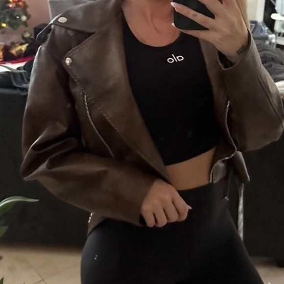 Luxe Vegan Leather Zip up Cropped Moto Biker Jacket - Picture 10 of 11